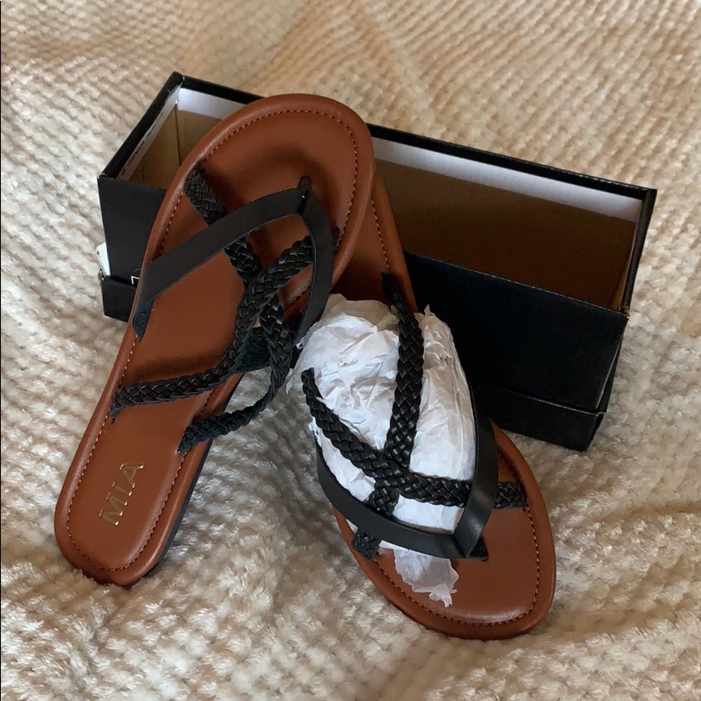 NWT MIA Strappy Sandals🖤